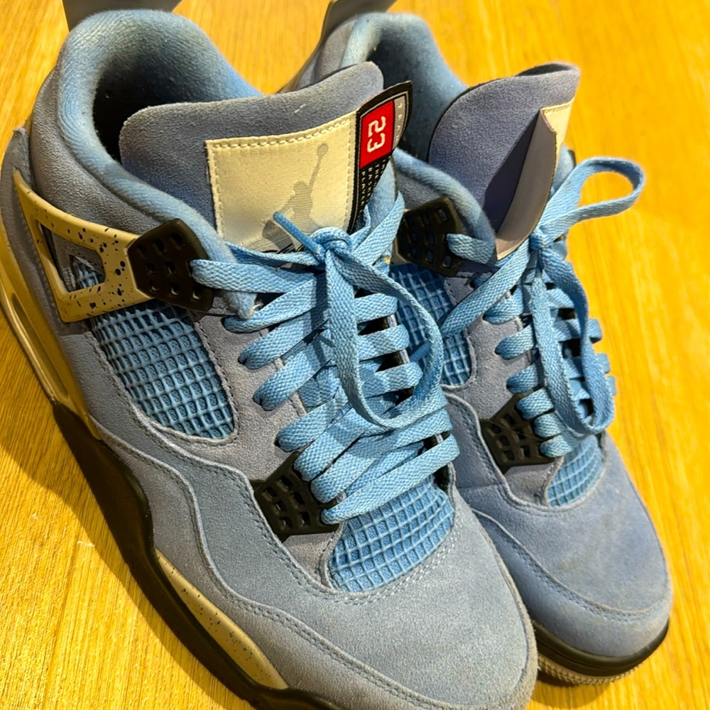 Jordan 4 Retro University Blue